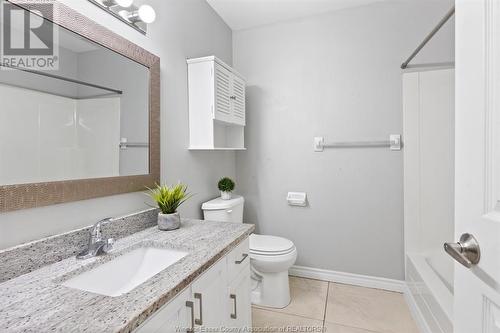 724 Cabana Road East, Windsor, ON - Indoor Photo Showing Bathroom