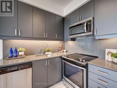 1722 - 8 Nahani Way, Mississauga, ON - Indoor Photo Showing Kitchen