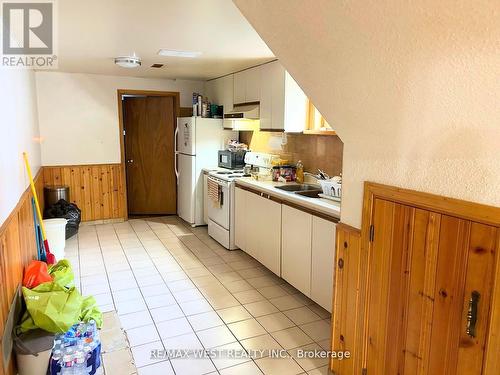 3481 Chipley Crescent, Mississauga, ON - Indoor Photo Showing Kitchen With Double Sink