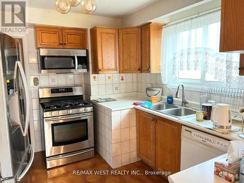 3481 Chipley Crescent, Mississauga, ON - Indoor Photo Showing Kitchen With Double Sink