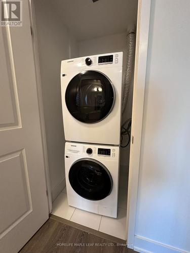 1201W - 202 Burnhamthorpe Road E, Mississauga, ON - Indoor Photo Showing Laundry Room