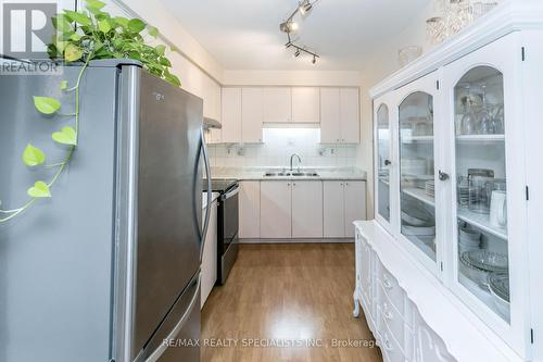 5 - 3400 Rhonda Valley Boulevard, Mississauga, ON - Indoor Photo Showing Kitchen With Double Sink