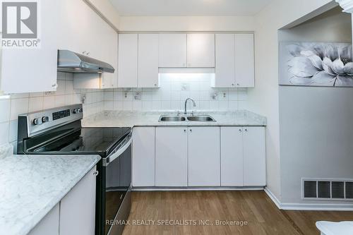 5 - 3400 Rhonda Valley Boulevard, Mississauga, ON - Indoor Photo Showing Kitchen With Double Sink