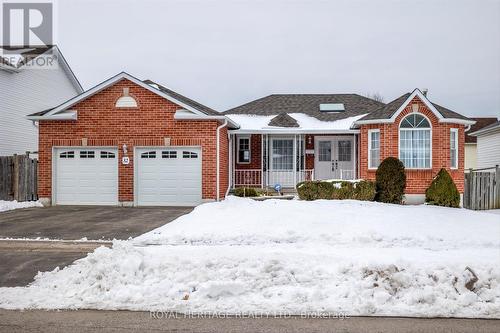 32 Elm Court, Kawartha Lakes (Lindsay), ON - Outdoor With Facade