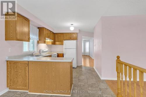 32 Elm Court, Kawartha Lakes (Lindsay), ON - Indoor Photo Showing Kitchen With Double Sink