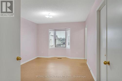 32 Elm Court, Kawartha Lakes (Lindsay), ON - Indoor Photo Showing Other Room