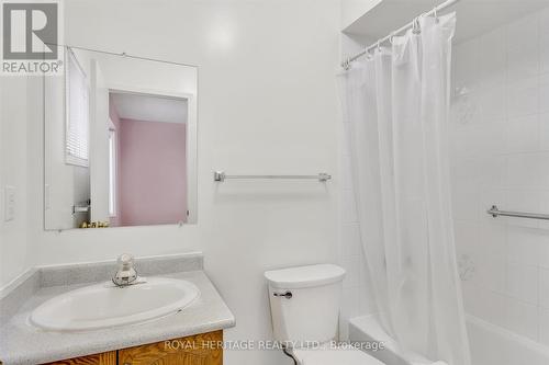 32 Elm Court, Kawartha Lakes (Lindsay), ON - Indoor Photo Showing Bathroom