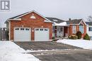 32 Elm Court, Kawartha Lakes (Lindsay), ON  - Outdoor With Facade 