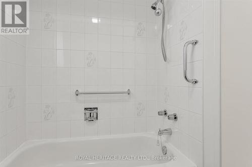 32 Elm Court, Kawartha Lakes (Lindsay), ON - Indoor Photo Showing Bathroom