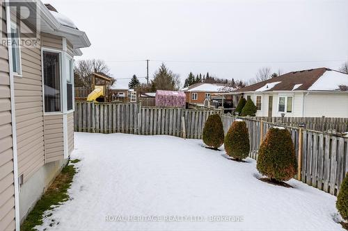 32 Elm Court, Kawartha Lakes (Lindsay), ON - Outdoor With Exterior