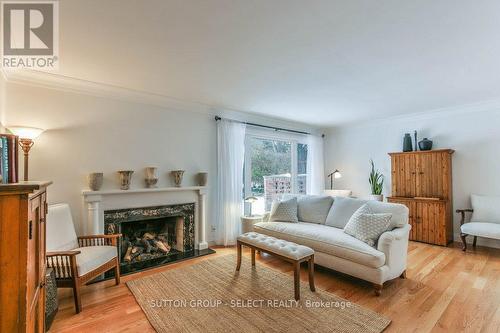 113 Hunt Club Drive, London, ON - Indoor Photo Showing Living Room With Fireplace