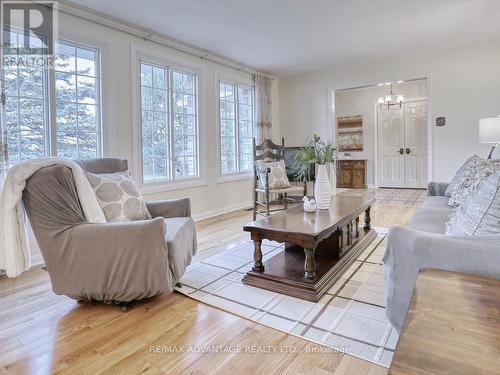 2047 Hamilton Road, London, ON - Indoor Photo Showing Living Room