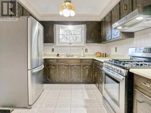 2047 Hamilton Road, London, ON - Indoor Photo Showing Kitchen