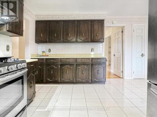 2047 Hamilton Road, London, ON - Indoor Photo Showing Kitchen