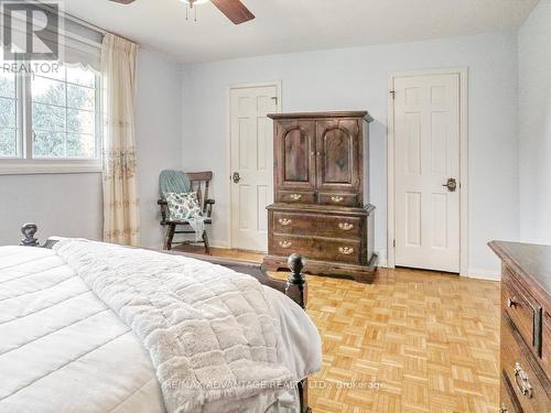 2047 Hamilton Road, London, ON - Indoor Photo Showing Bedroom