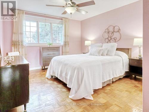 2047 Hamilton Road, London, ON - Indoor Photo Showing Bedroom