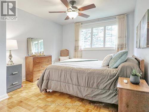 2047 Hamilton Road, London, ON - Indoor Photo Showing Bedroom