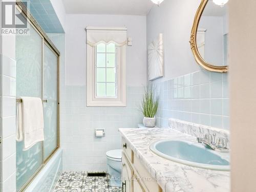 2047 Hamilton Road, London, ON - Indoor Photo Showing Bathroom