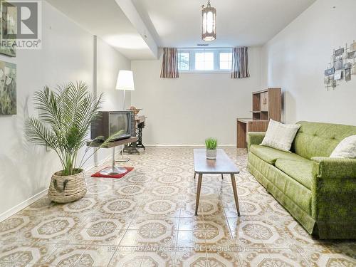 2047 Hamilton Road, London, ON - Indoor Photo Showing Living Room