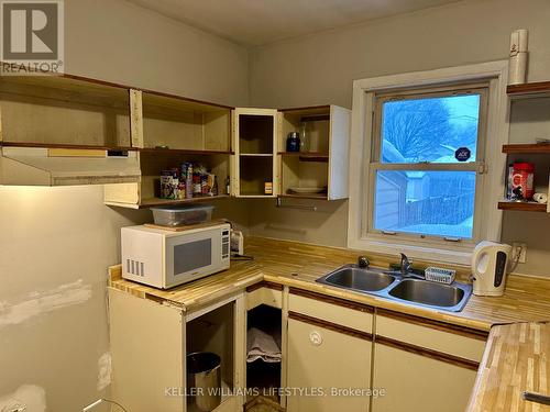 58 Hume Street, London, ON - Indoor Photo Showing Kitchen With Double Sink