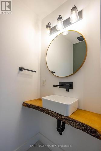 37 Dignard Street S, Russell, ON - Indoor Photo Showing Bathroom