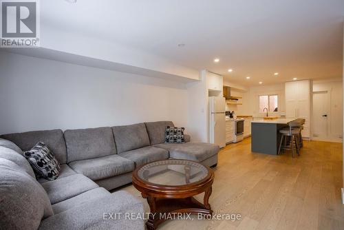 37 Dignard Street S, Russell, ON - Indoor Photo Showing Living Room