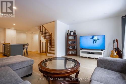 37 Dignard Street S, Russell, ON - Indoor Photo Showing Living Room