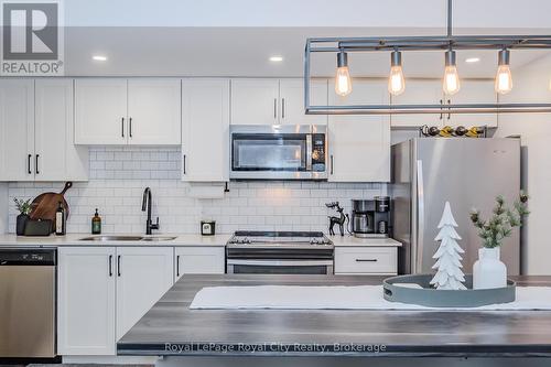 205 - 108 Summit Ridge Drive, Guelph (Grange Hill East), ON - Indoor Photo Showing Kitchen With Double Sink With Upgraded Kitchen