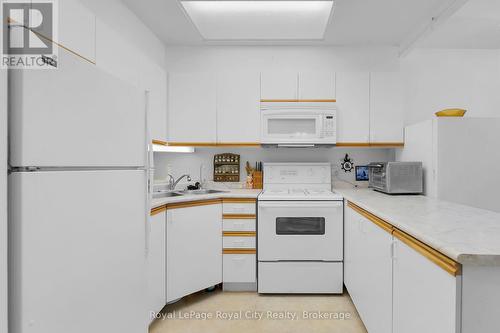 107 - 105 Bagot Street, Guelph (Onward Willow), ON - Indoor Photo Showing Kitchen With Double Sink