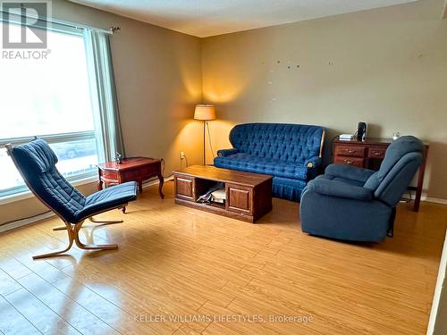 32 - 190 Fleming Drive, London, ON - Indoor Photo Showing Living Room