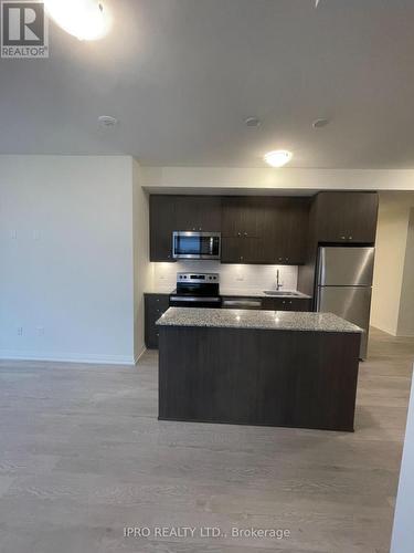 512 - 1415 Dundas Street E, Oakville, ON - Indoor Photo Showing Kitchen