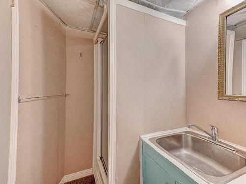 Salle de bains - 102 Rue Pontbriand, Saint-Constant, QC - Indoor Photo Showing Other Room