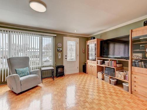 Salon - 102 Rue Pontbriand, Saint-Constant, QC - Indoor Photo Showing Living Room