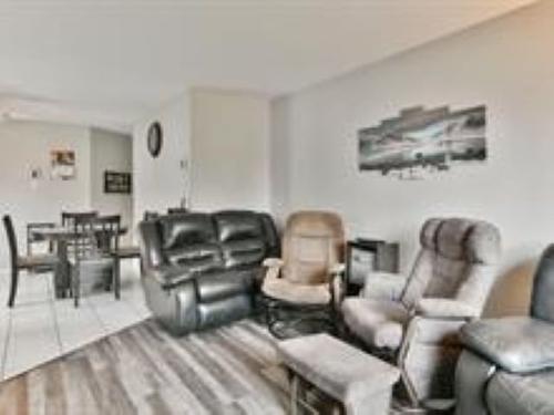 Salon - 180Z  - 182Z Mtée Gagnon, Bois-Des-Filion, QC - Indoor Photo Showing Living Room