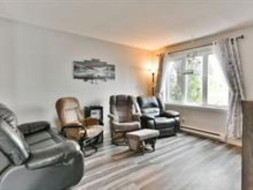 Salon - 180Z  - 182Z Mtée Gagnon, Bois-Des-Filion, QC - Indoor Photo Showing Living Room