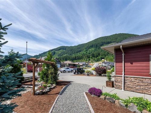 493 Mountain View Dr, Lake Cowichan, BC 