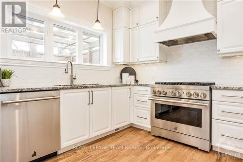 365 Echo Drive, Ottawa, ON - Indoor Photo Showing Kitchen With Upgraded Kitchen