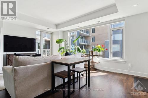 419 - 7 Marquette Avenue, Ottawa, ON - Indoor Photo Showing Living Room