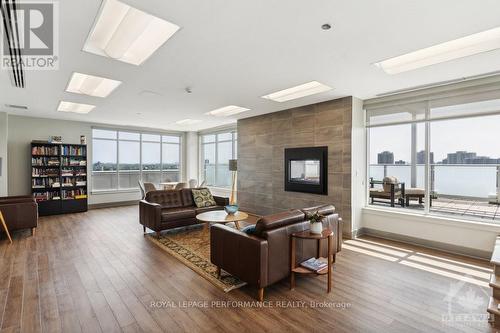 419 - 7 Marquette Avenue, Ottawa, ON - Indoor Photo Showing Living Room With Fireplace