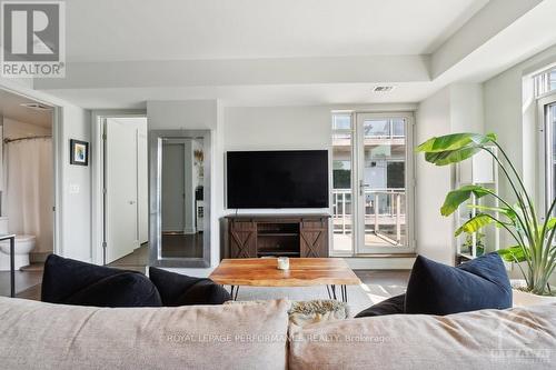 419 - 7 Marquette Avenue, Ottawa, ON - Indoor Photo Showing Living Room