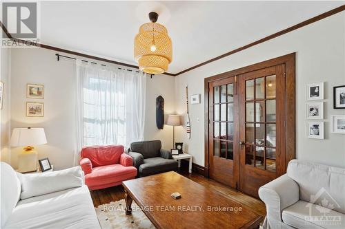 347 St Patrick Street, Ottawa, ON - Indoor Photo Showing Living Room