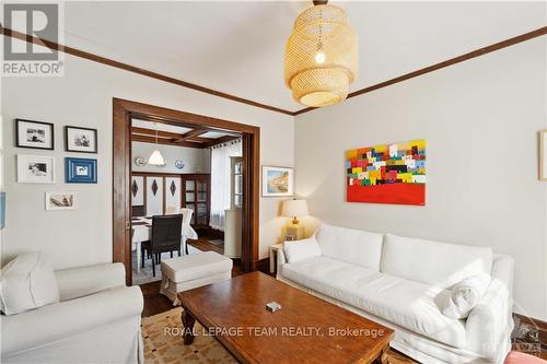 347 St Patrick Street, Ottawa, ON - Indoor Photo Showing Living Room