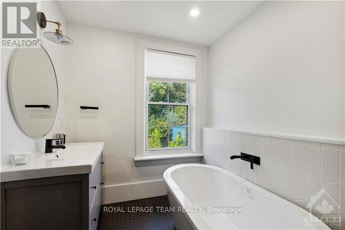 347 St Patrick Street, Ottawa, ON - Indoor Photo Showing Bathroom