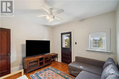 347 St Patrick Street, Ottawa, ON - Indoor Photo Showing Living Room