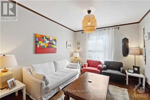 347 St Patrick Street, Ottawa, ON - Indoor Photo Showing Living Room