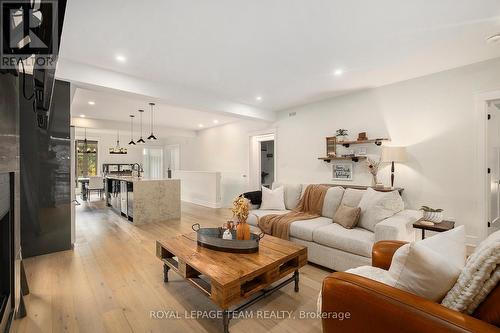 101 Brookberry Crescent, North Grenville, ON - Indoor Photo Showing Living Room