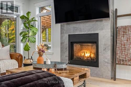 101 Brookberry Crescent, North Grenville, ON - Indoor Photo Showing Living Room With Fireplace