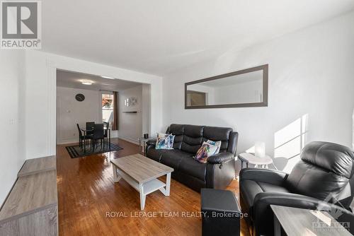 495 St Patrick Street, Ottawa, ON - Indoor Photo Showing Living Room