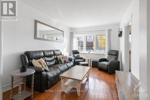 495 St Patrick Street, Ottawa, ON - Indoor Photo Showing Living Room