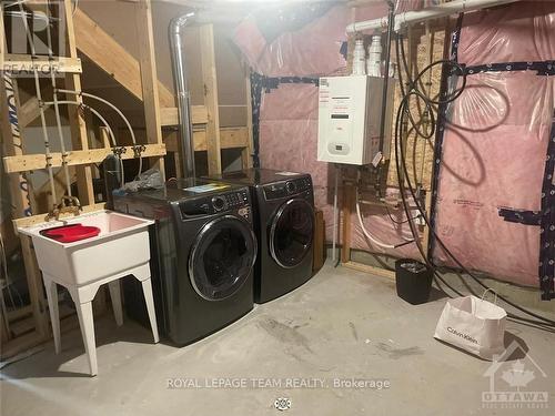 300 Appalachian Circle, Ottawa, ON - Indoor Photo Showing Laundry Room